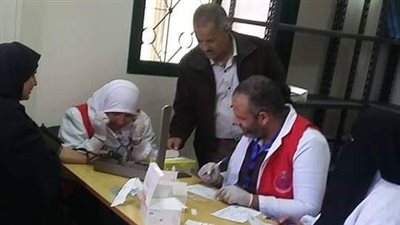 صور.. إقبال كبير على مبادرة 100 مليون صحة بمركز قلين