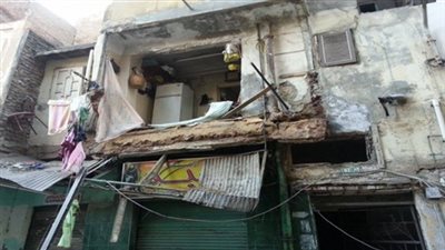 هنا تفاصيل انهيار شرفة وسطح عقار بالإسكندرية