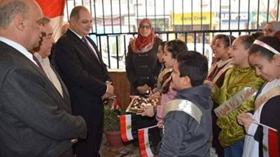محافظ الغربية يتفقد الكشف الطبي لأمراض الأنيميا والسمنة والتقزم للطلاب