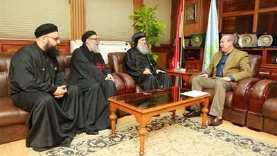 محافظ كفر الشيخ يلتقي الأنبا ماركوس لبحث عددا من الملفات