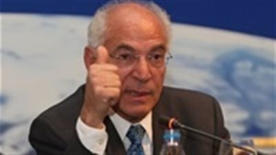 فاروق الباز يشيد بالمؤسسات الجديدة في جامعة أسوان 
