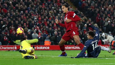 رقم سلبي لحارس ليفربول ضد مانشستر يونايتد 