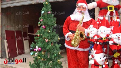 فيديو وصور .. بابا نويل رجل الدين الذي عاش ومات كارهًا لشجرة الكريسماس