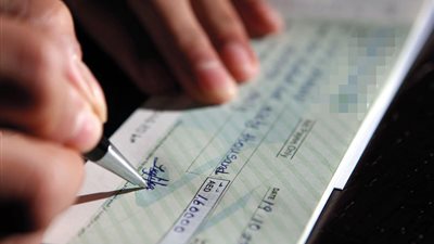 صاحب شركة استيراد يقع في الفخ .. حصل على شيك مزور مقابل 7 طن فاصوليا
