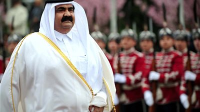فيديو .. وزن أمير قطر السابق يثير السخرية: عقدة الدايت والرياضة