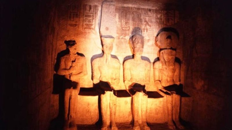 الآثار