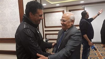 صور.. محافظ بورسعيد يزور معسكر المصري و