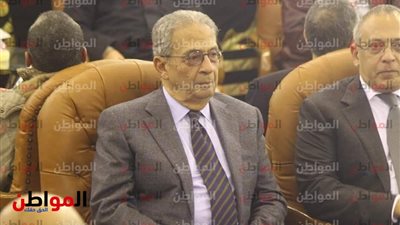 صور| عمرو موسي يقدم العزاء فى إبراهيم سعدة 