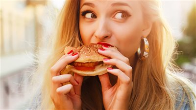 بلاش تتقل في الكريسماس .. أضرار الأكلات الدسمة في رأس السنة 2019