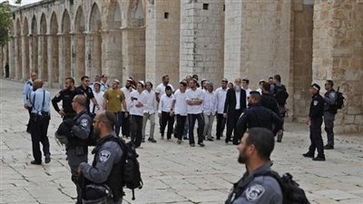 غير مهتمين التصعيد في الضفة .. مستوطنون الصهاينة يقتحمون دير مار سابا 