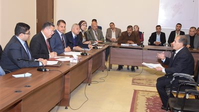 محافظ بني سويف يستجيب لشكوى مسن .. هذا ما طلبه !