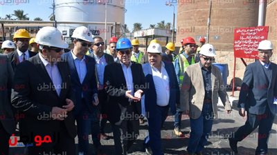 وزير البترول يتفقد مشروعات توصيل الغاز الطبيعي إلى المنازل بأسوان