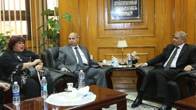 اتفاق بين الثقافة ومحافظة المنيا علي انشاء مراكز لتنمية المواهب 