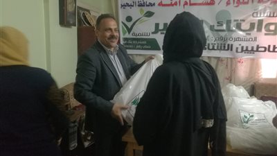 توزيع بطاطين الشتاء في البحيرة .. وهذه رسالة المحافظ لـ بوابتك للخير