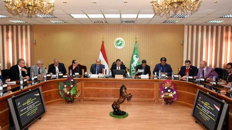 محافظ الشرقية يلتقي
