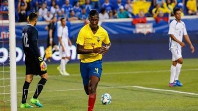 فيديو.. بيراميدز يتعاقد مع جون سيفوينتس مهاجم الإكوادور