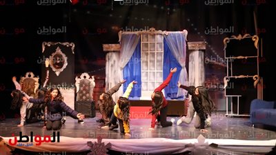 فيديو.. طلاب أكاديمية gpis يبهرون نجوم الفن بعرض مسرحي