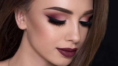 فيديو| لو ليكي فيه.. تعلمي كيفية وضع مكياج 2019 