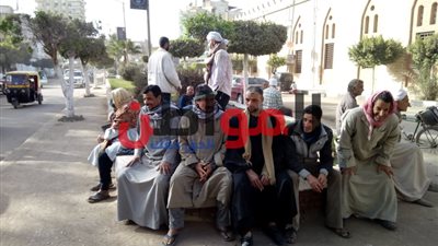 عمال اليومية في الغربية .. إيد شقيانة مش لاقية المدد وساعات من الوقوف دون عمل