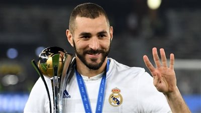 إنفوجراف .. 100 أسيست لـ كريم بنزيما بقميص ريال مدريد