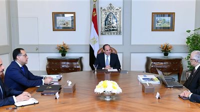 الرئيس السيسي يجتمع برئيس الوزراء ووزير التعليم 