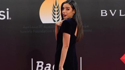 فيديو| لغز فستان سارة عبدالرحمن: الوكالة مليانة كنوز 