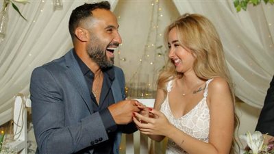 هنا الزاهد تعالج عصبية أحمد فهمي بطريقة غريبة  !