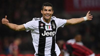صورة.. رونالدو يحتفل مع صديقته جورجينا بأعياد الميلاد