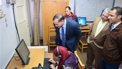 للمرة الأولى بجامعة سوهاج.. عقد امتحانات فاقدي البصر إلكترونيا
