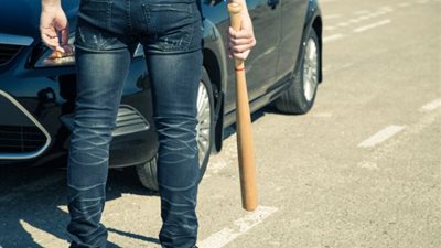 زوج يلقن مدير زوجته علقة سخنة في شبين القناطر ..والسبب صادم !