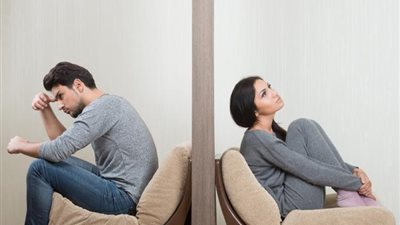 احكيلنا حكايتك.. ما باليد حيلة.. زوجان الحياة بينهما مستحيلة والسبب!