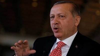أردوغان يفصل 61 ألفًا معلمًا.. والأتراك يعرضون أعضاءهم للبيع