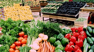 ارتفاع طفيف في أسعار الخضروات والفاكهة بأسواق الفيوم اليوم الأربعاء