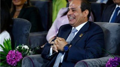 انفوجراف .. مواقف أثبتت متابعة الرئيس السيسي للفيس بوك والألش