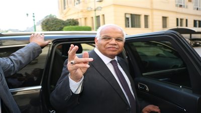 وزير النقل يتابع تنفيذ محور كوبري كلابشة على النيل شمال أسوان
