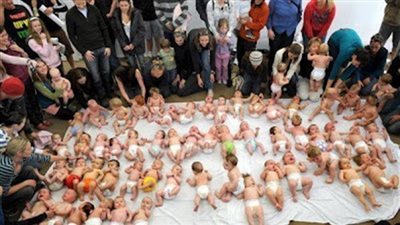 بلاغ للنائب العام بشأن شبكة بيع الأطفال عبر الإنترنت