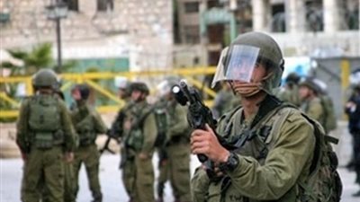 الاحتلال الإسرائيلي يصيب شابين فلسطينيين بالرصاص