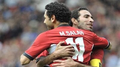 بعد 5 سنوات.. محمد أبو تريكة وصلاح وجها لوجه