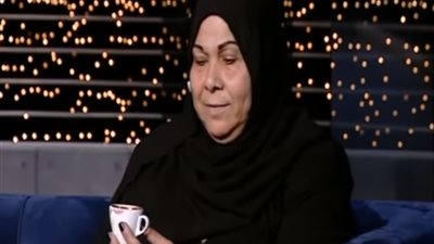 فيديو.. قارئة الفنجان لـ ياسمين الخطيب: هتتجوزي واحد طويل وأقرع 
