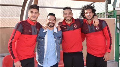 صور.. محمود وحيد يظهر في الأهلي