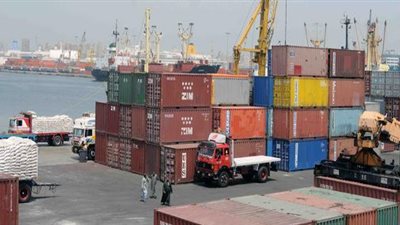 فتح بوغاز مينائي الإسكندرية والدخيلة بعد تحسن الأحوال الجومائية