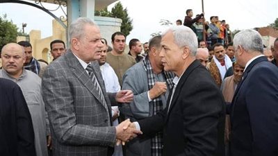 صور.. الآلاف يشيعون جثمان عضو مجلس النواب محمود الخشن