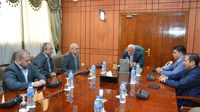 محافظ بورسعيد يرفض استقالة مجلس المصري
