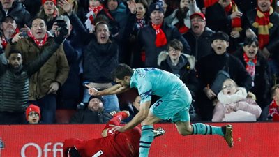 هدف محمد صلاح من ركلة جزاء في مباراة ليفربول وأرسنال