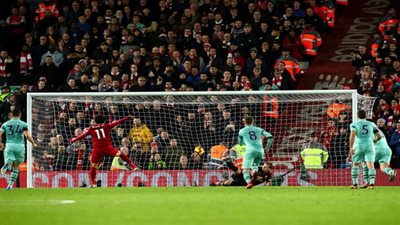 محمد صلاح يتوهج ويقود ليفربول لاكتساح أرسنال 5-1