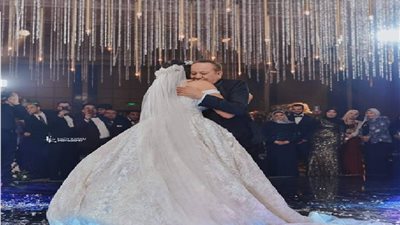 الفنان محمد محمود يبكي بـ 