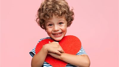 عيوب خلقية وأخرى مكتسبة.. تأثير أمراض القلب على الأطفال