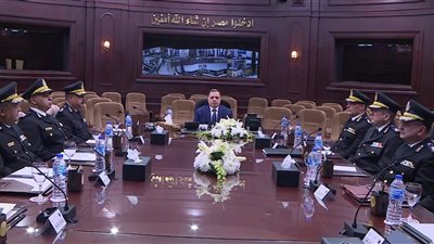 وزير الداخلية يجتمع مع عدد من مساعديه لهذا السبب !