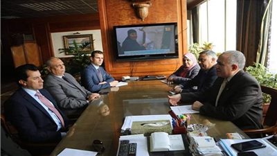 أشرف صبحي يبحث سبل التعاون مع وزير الموارد المائية والري