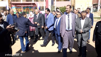 صور.. نائب وزير التعليم يزور الوادي الجديد